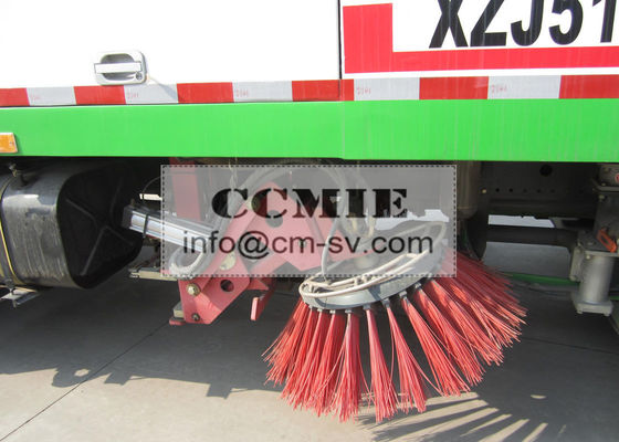 Chine véhicules spéciaux de lavage de camion de balayeuse de route du nettoyage 7000L pour l&#039;aéroport/Hall usine